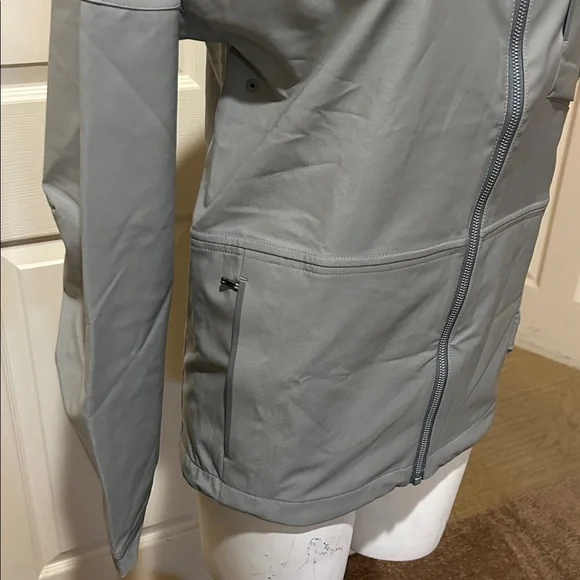 Cotopaxi Gray Women's Kinsa Soft shell Jacket. Size Small. NEW. Gray
